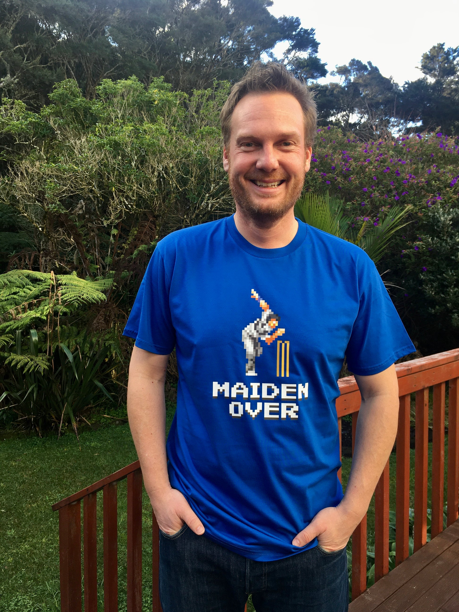 Maiden Over cricket blue t-shirt large